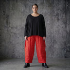 Rote Crash Ballonhose aus Popeline im Lagenlook mit weitem Bein für Sommer Styles von AKH Premium exklusiv bei Modeare für Curvy Mode