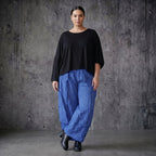 Blaue Crash Ballonhose aus Popeline im Lagenlook mit weitem Bein für Sommer Styles von AKH Premium exklusiv bei Modeare für Curvy Mode