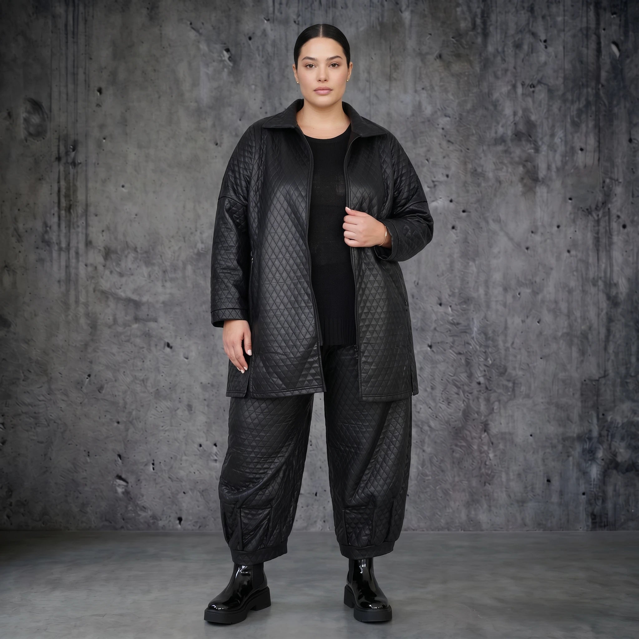 Oversize Lederimitat Jacke A-Form Winterlook von AKH Premium bei Modeare Big Size 46/56 Damen Mantel Schwarz