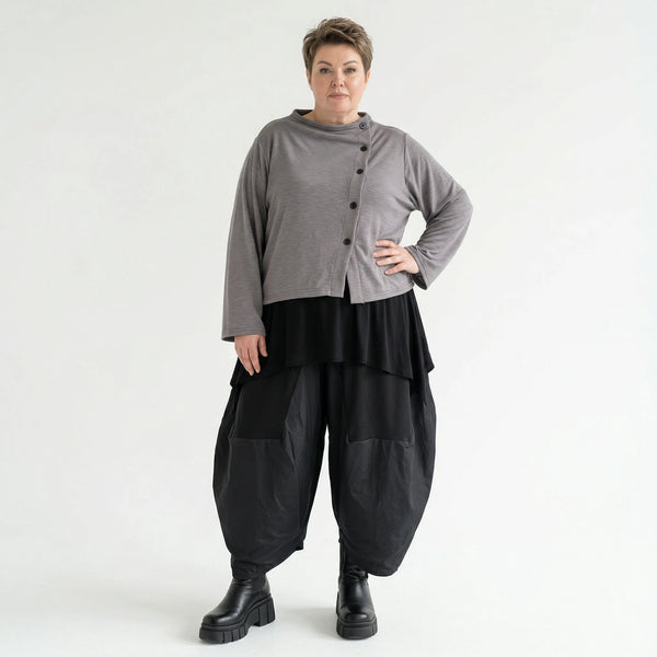 Oversize Feinstrick Jacke grau elastisch Übergangsjacke Damen AKH Premium Modeare stilvoll weich moderne Lagenlook Mode