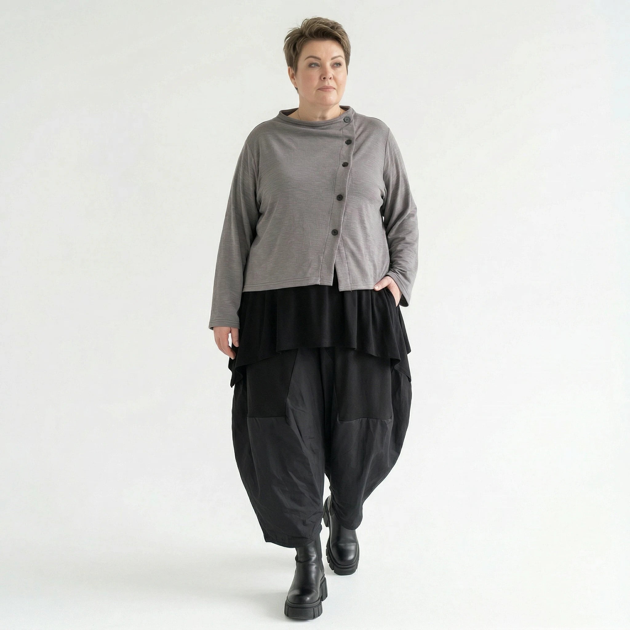 Oversize Feinstrick Jacke grau elastisch Übergangsjacke Damen AKH Premium Modeare stilvoll weich moderne Lagenlook Mode