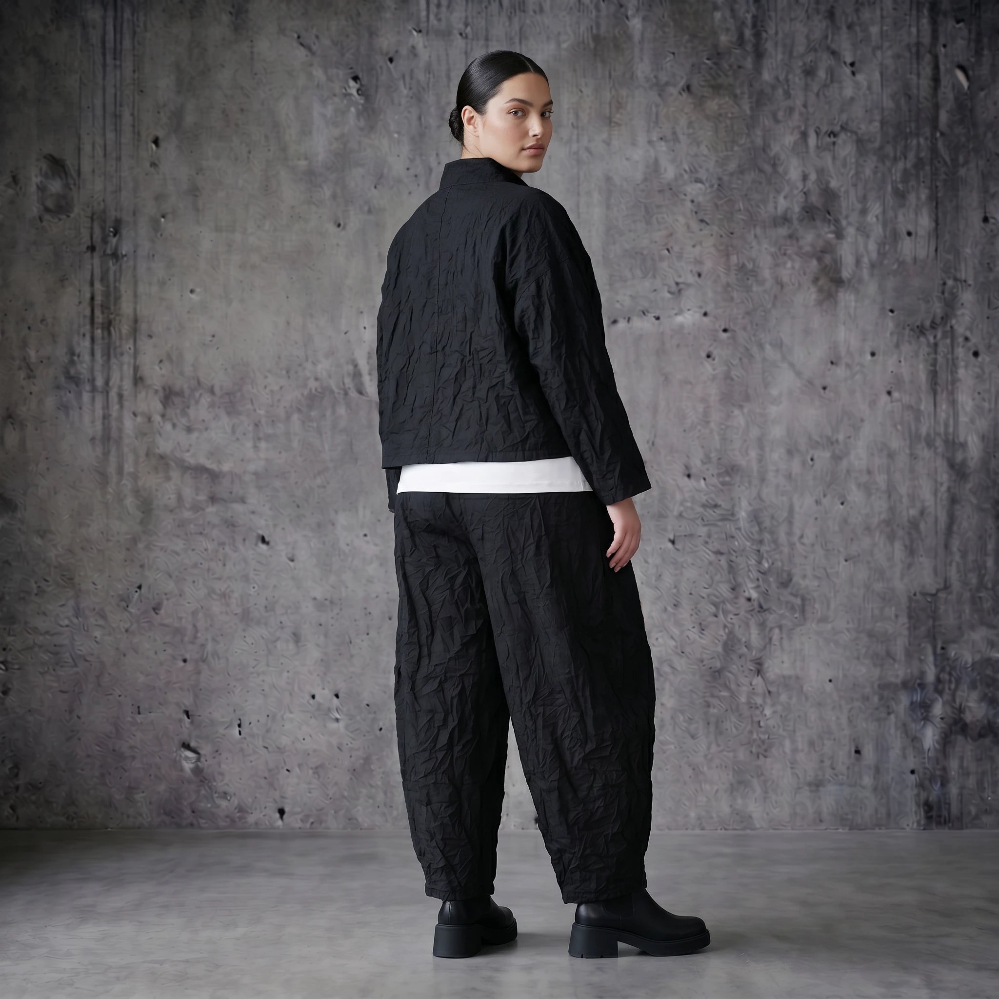 Ballonhose schwarz crash Popeline luftig Oversize Sommerlook AKH Premium Modeare weite Damenhose avantgarde bequem modern
