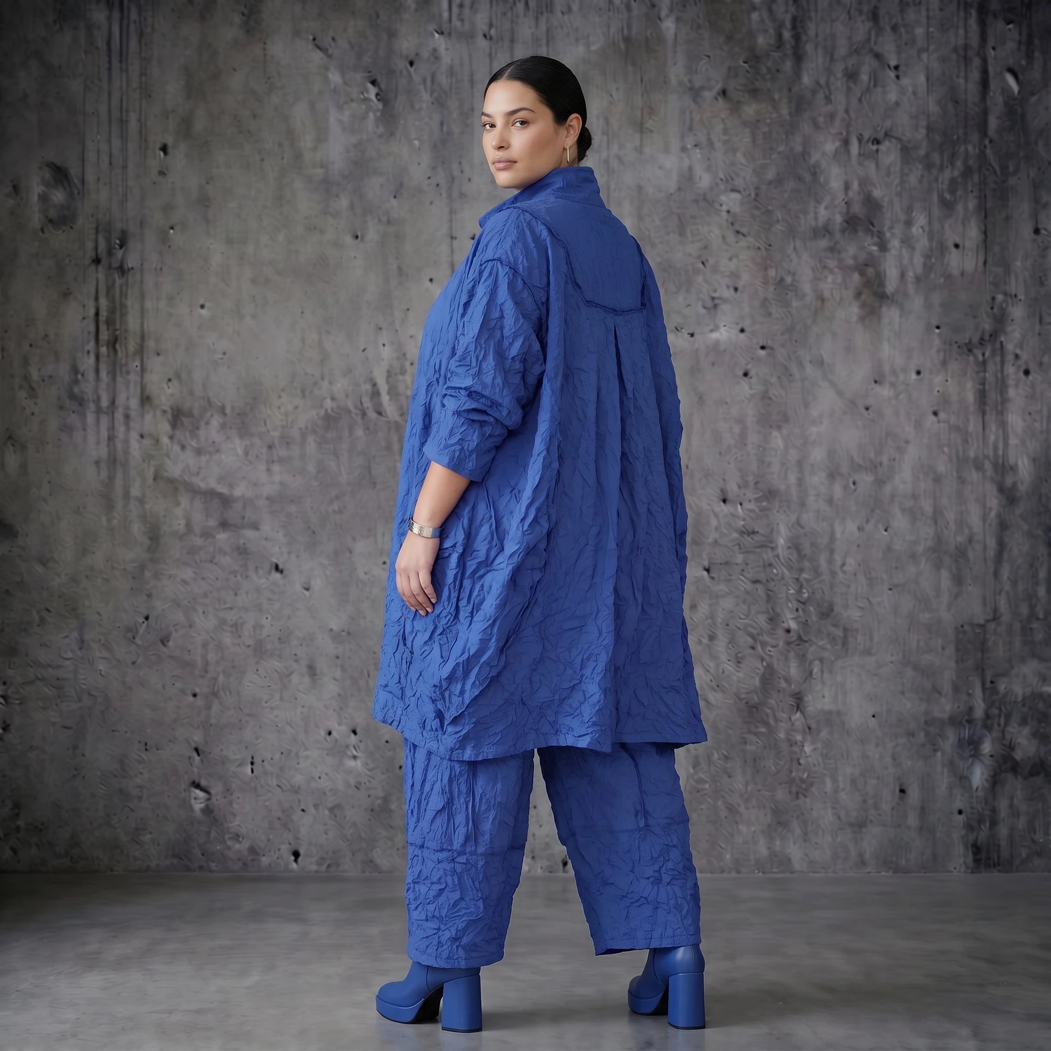 Oversize Crash Mantel Damen Ballonform blau Sommer leicht AKH Premium Modeare Avantgarde Jacke luftig Popeline modern Look