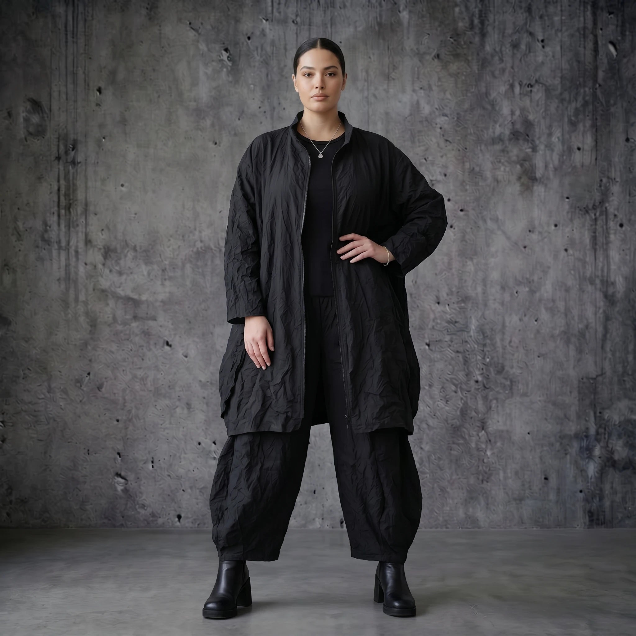 Oversize Crash Mantel Damen Ballonform schwarz Sommer leicht AKH Premium Modeare Avantgarde Jacke luftig Popeline modern Look