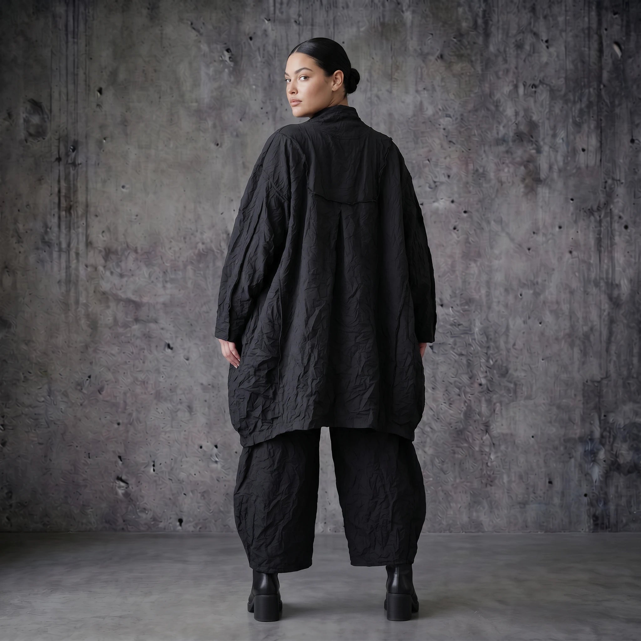 Oversize Crash Mantel Damen Ballonform schwarz Sommer leicht AKH Premium Modeare Avantgarde Jacke luftig Popeline modern Look