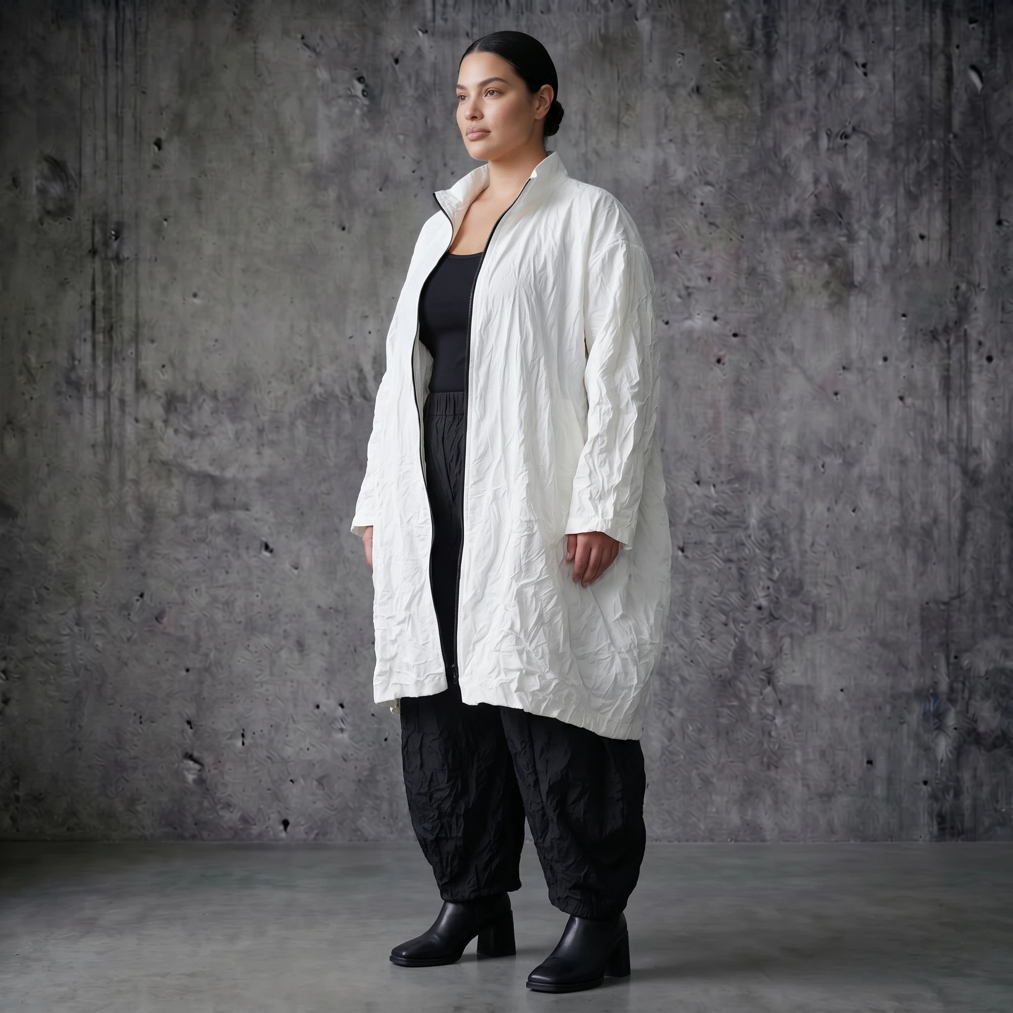 Oversize Crash Mantel Damen Ballonform weiß Sommer leicht AKH Premium Modeare Avantgarde Jacke luftig Popeline modern Look