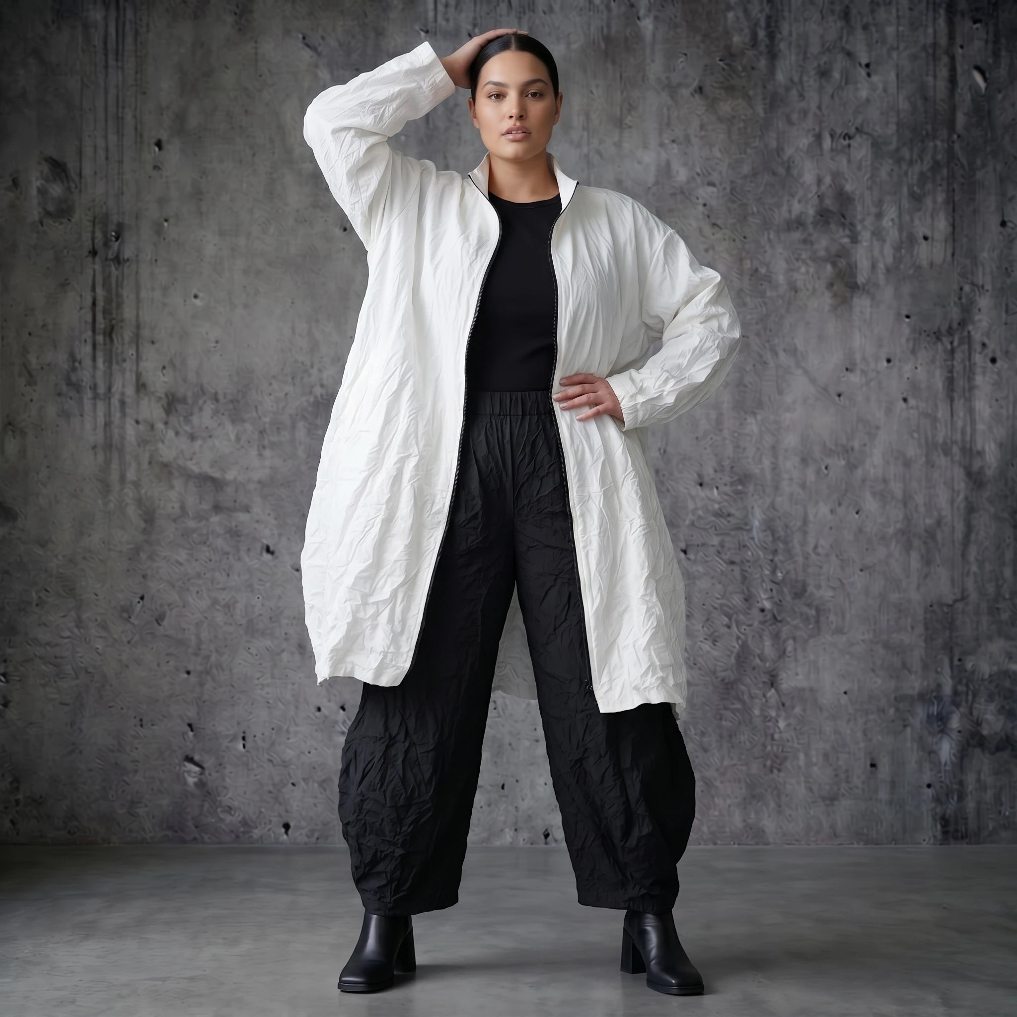 Oversize Crash Mantel Damen Ballonform weiß Sommer leicht AKH Premium Modeare Avantgarde Jacke luftig Popeline modern Look