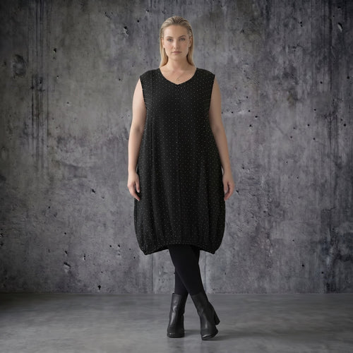 Ballonkleid Oversize schwarz aus Tencel mit Biesen Sommer Look AKH Premium Modeare luftig leicht avantgarde Damenmode Frankreich