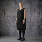 Ballonkleid Oversize schwarz aus Tencel mit Biesen Sommer Look AKH Premium Modeare luftig leicht avantgarde Damenmode Frankreich
