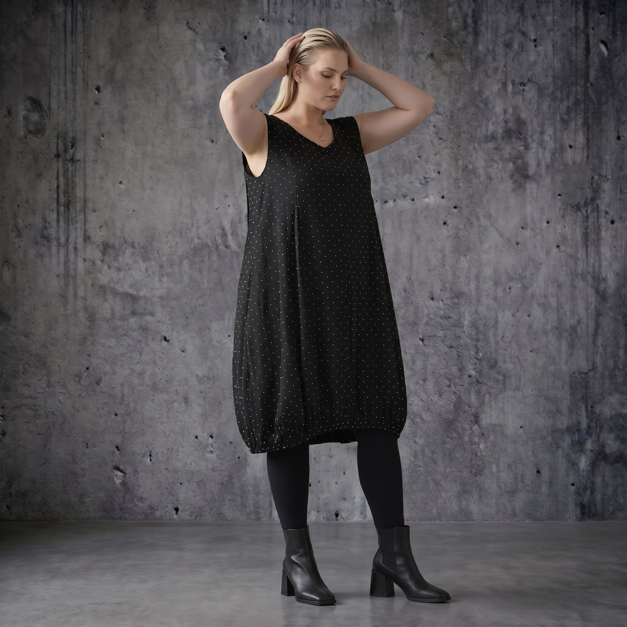 Ballonkleid Oversize schwarz aus Tencel mit Biesen Sommer Look AKH Premium Modeare luftig leicht avantgarde Damenmode Frankreich