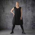 Ballonkleid Oversize schwarz aus Tencel mit Biesen Sommer Look AKH Premium Modeare luftig leicht avantgarde Damenmode Frankreich