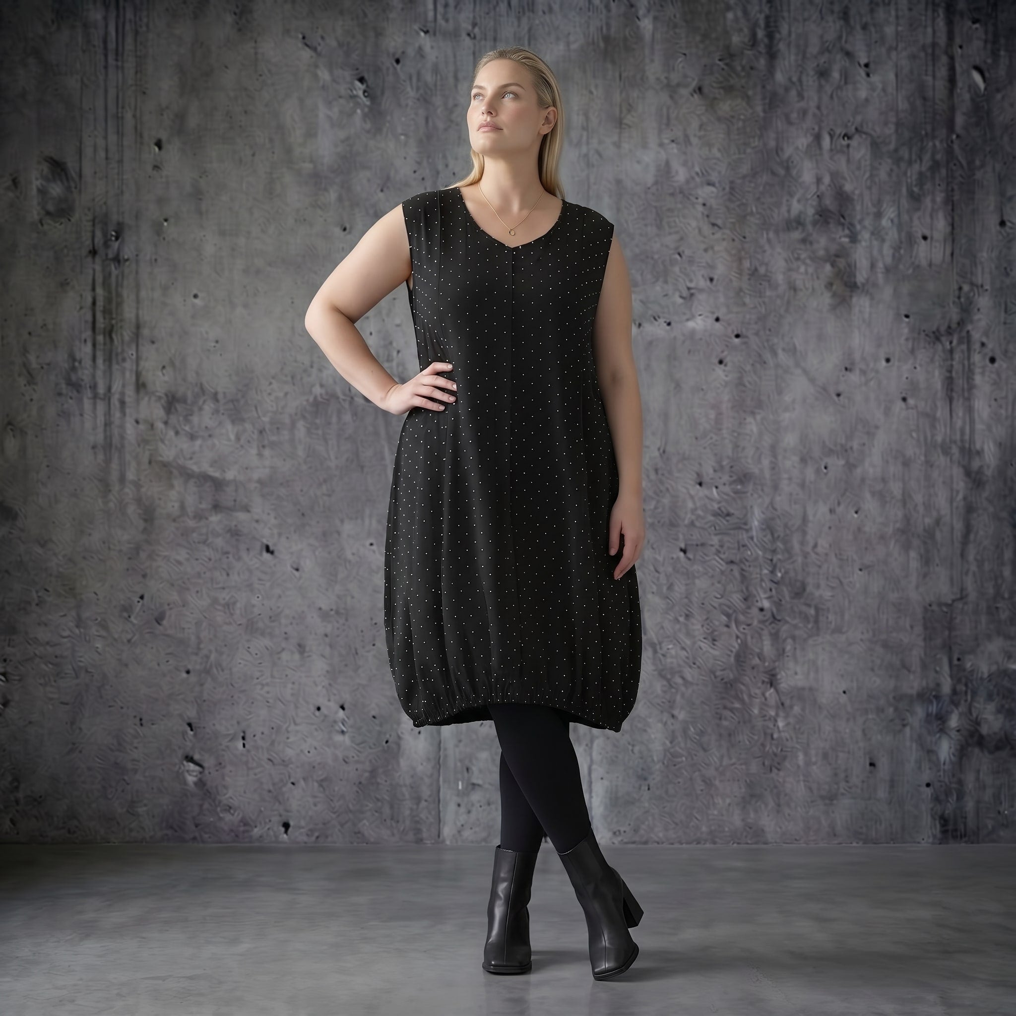 Ballonkleid Oversize schwarz aus Tencel mit Biesen Sommer Look AKH Premium Modeare luftig leicht avantgarde Damenmode Frankreich
