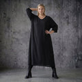 Ballon Kleid aus Tencel mit V-Ausschnitt Oversize Sommer Popeline von AKH Premium bei Modeare in Schwarz mit Punktmuster