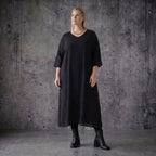 Ballon Kleid aus Tencel mit V-Ausschnitt Oversize Sommer Popeline von AKH Premium bei Modeare in Schwarz mit Punktmuster
