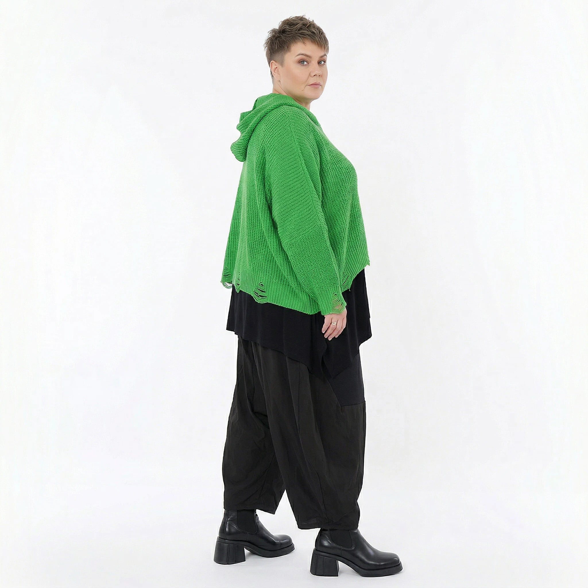 Apfelgrünes Strickshirt mit Kapuze in Destroyed Optik aus Baumwolle und Acryl kastig