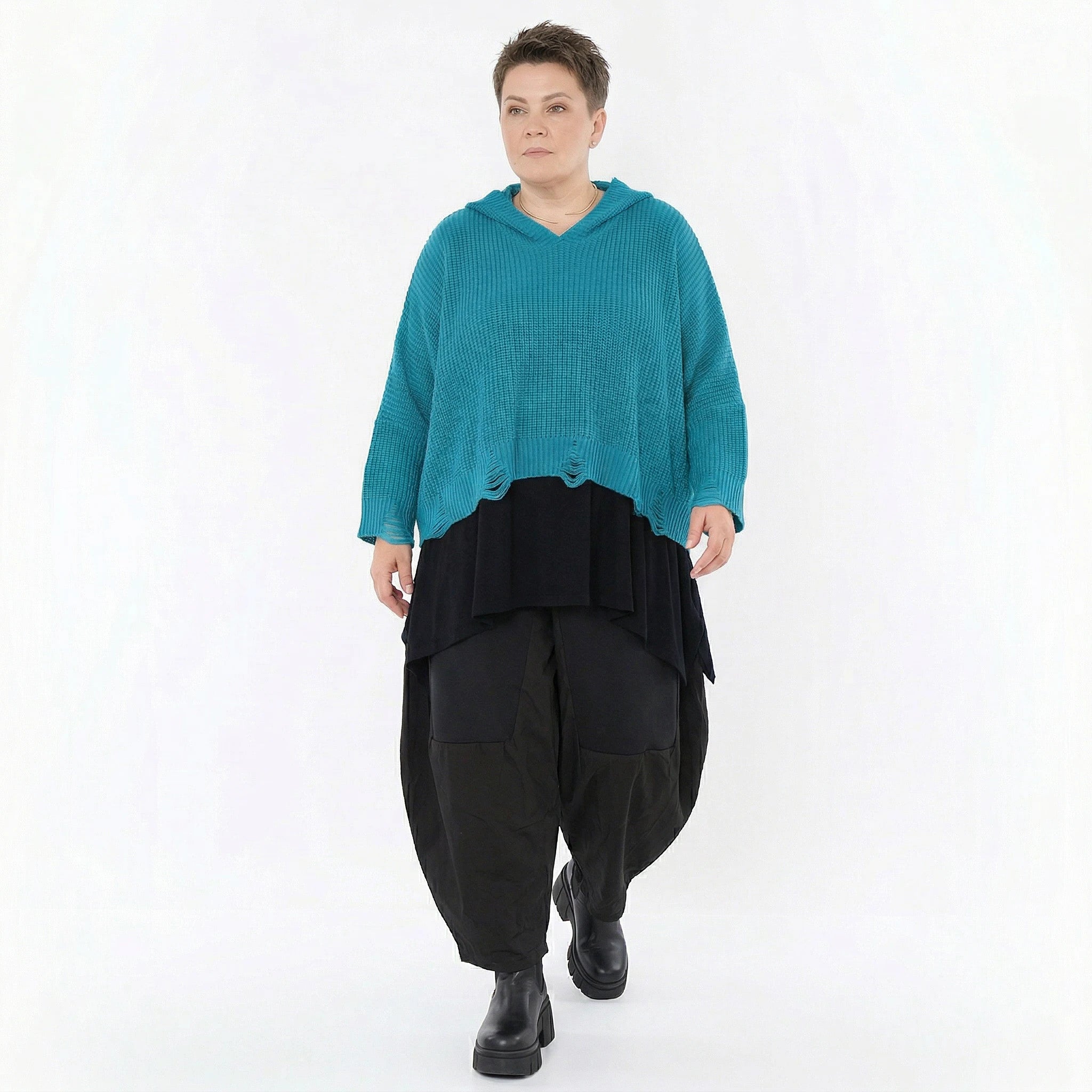 Oversize Strickshirt mit Kapuze im Lagenlook aus Baumwolle Acryl AKH Premium bei Modeare bequem warm und modern kombiniert