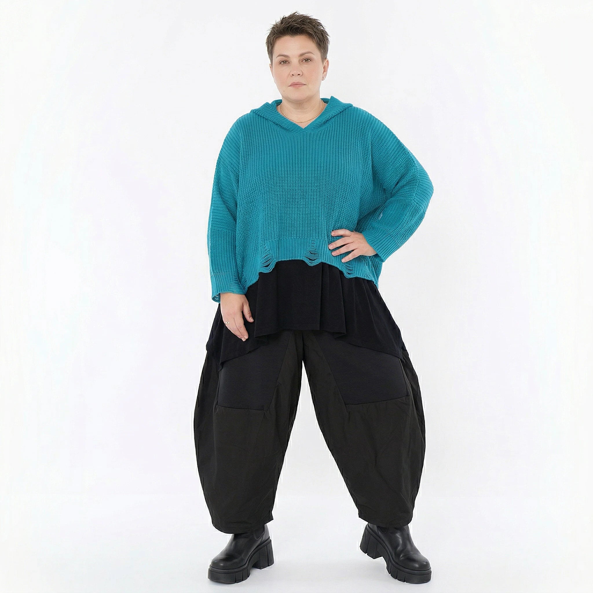 Oversize Strickshirt mit Kapuze im Lagenlook aus Baumwolle Acryl AKH Premium bei Modeare bequem warm und modern kombiniert