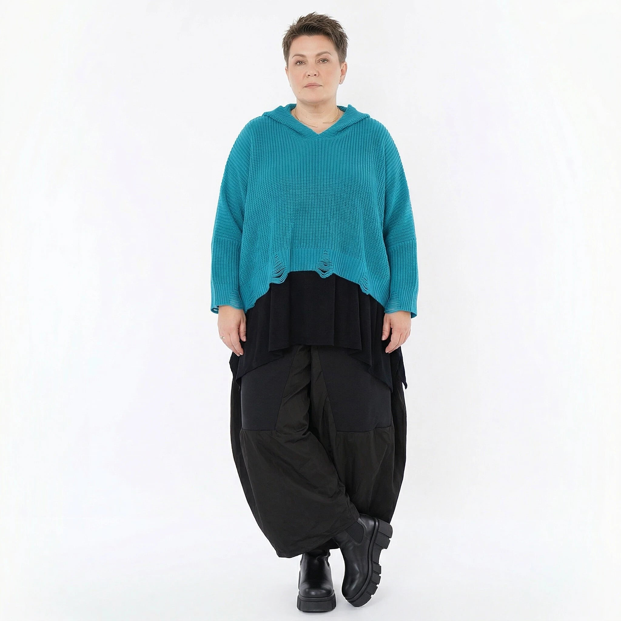 Oversize Strickshirt mit Kapuze im Lagenlook aus Baumwolle Acryl AKH Premium bei Modeare bequem warm und modern kombiniert