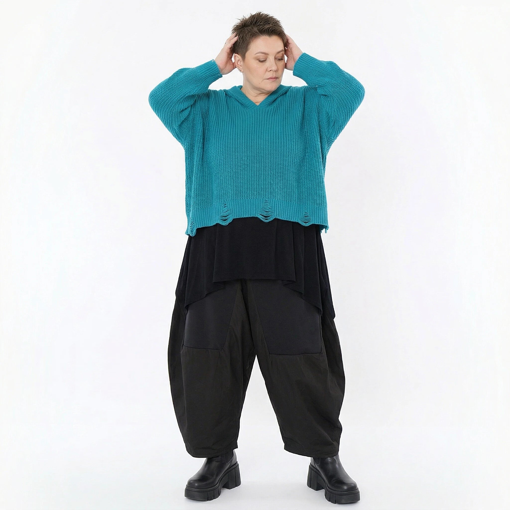 Oversize Strickshirt mit Kapuze im Lagenlook aus Baumwolle Acryl AKH Premium bei Modeare bequem warm und modern kombiniert