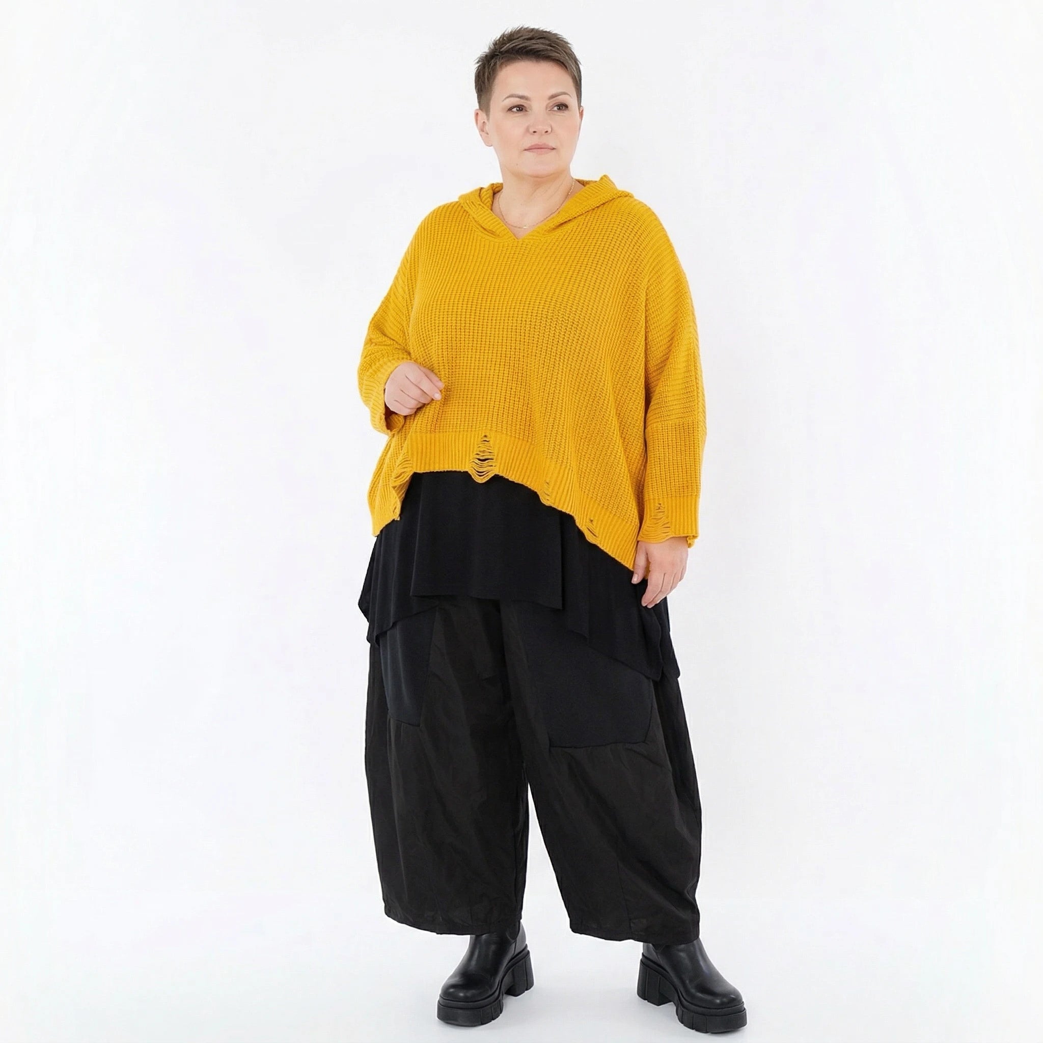 Oversize Strick Kapuzenshirt mit Destroyed Optik aus Baumwolle Acryl von AKH Premium bei Modeare Damenmode Lagenlook