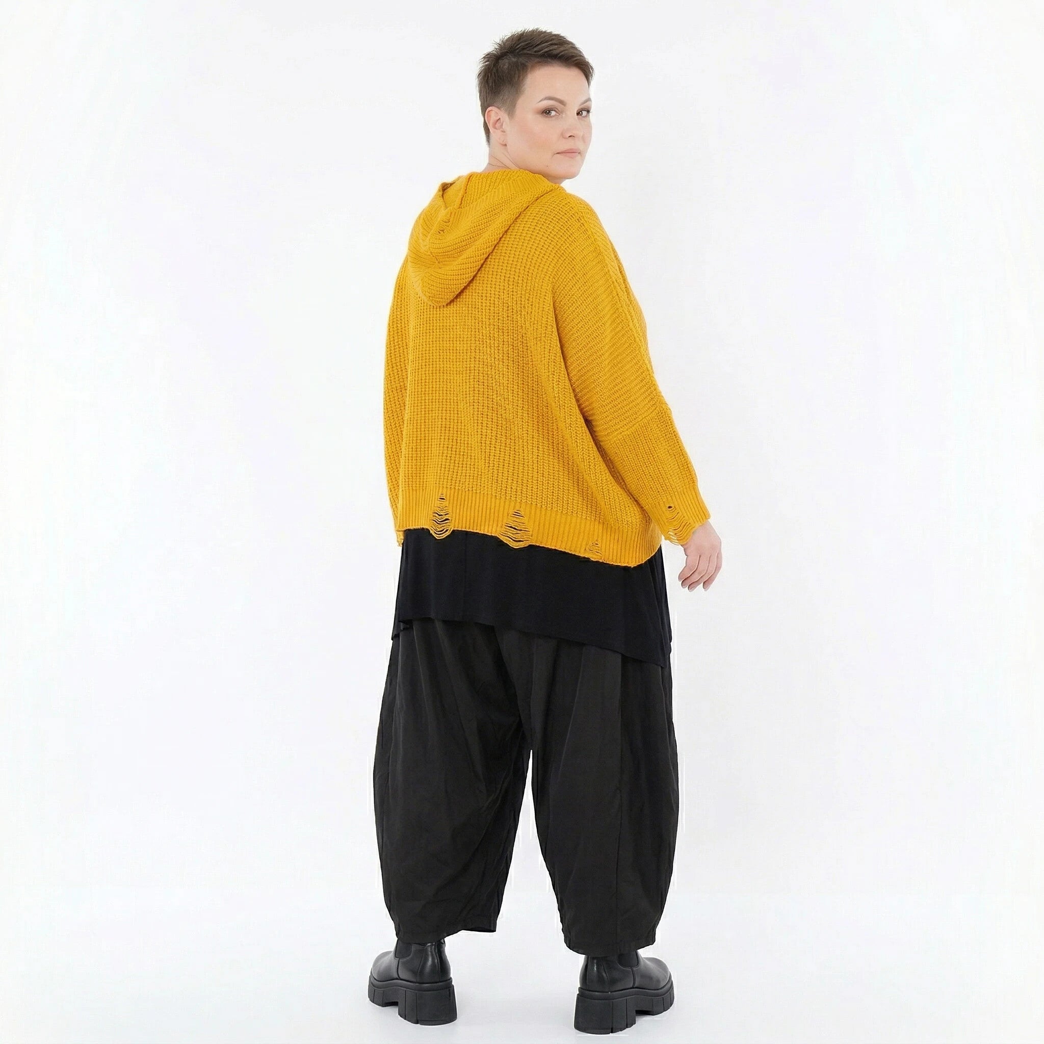 Oversize Strick Kapuzenshirt mit Destroyed Optik aus Baumwolle Acryl von AKH Premium bei Modeare Damenmode Lagenlook