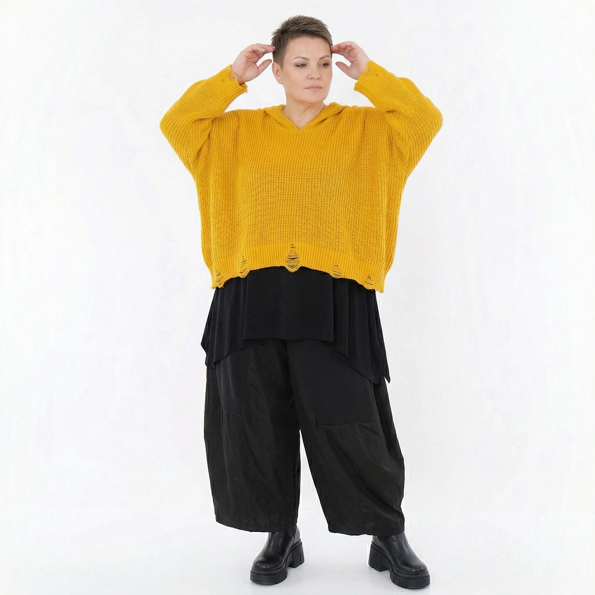 Oversize Strick Kapuzenshirt mit Destroyed Optik aus Baumwolle Acryl von AKH Premium bei Modeare Damenmode Lagenlook