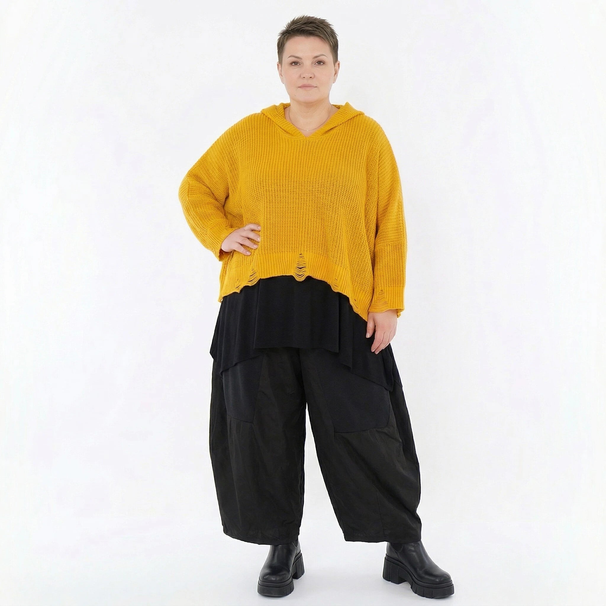 Oversize Strick Kapuzenshirt mit Destroyed Optik aus Baumwolle Acryl von AKH Premium bei Modeare Damenmode Lagenlook