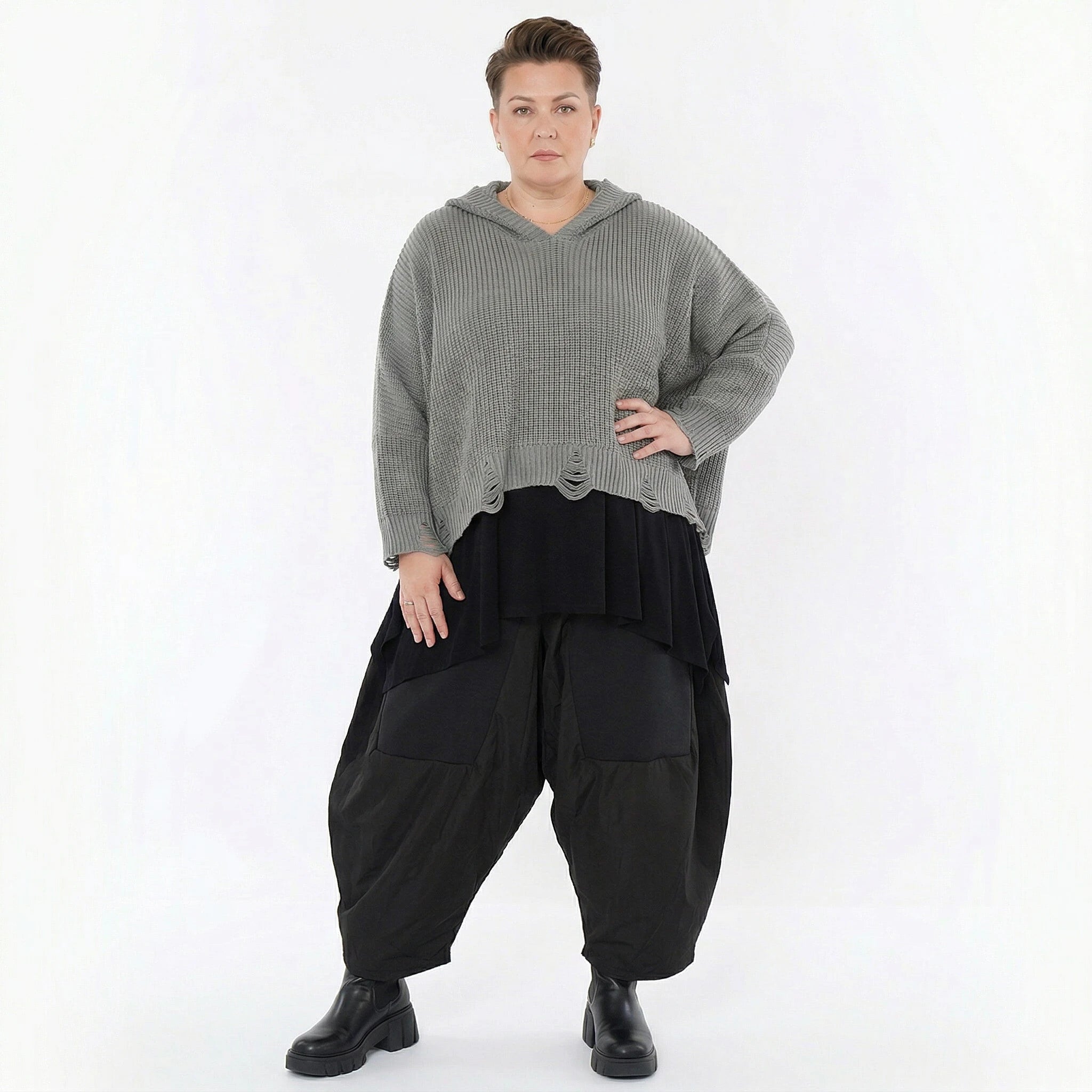 Oversize Strickshirt mit Kapuze im Destroyed Look aus Baumwolle AKH Premium Modeare Lagenlook Damenpullover grau Übergang