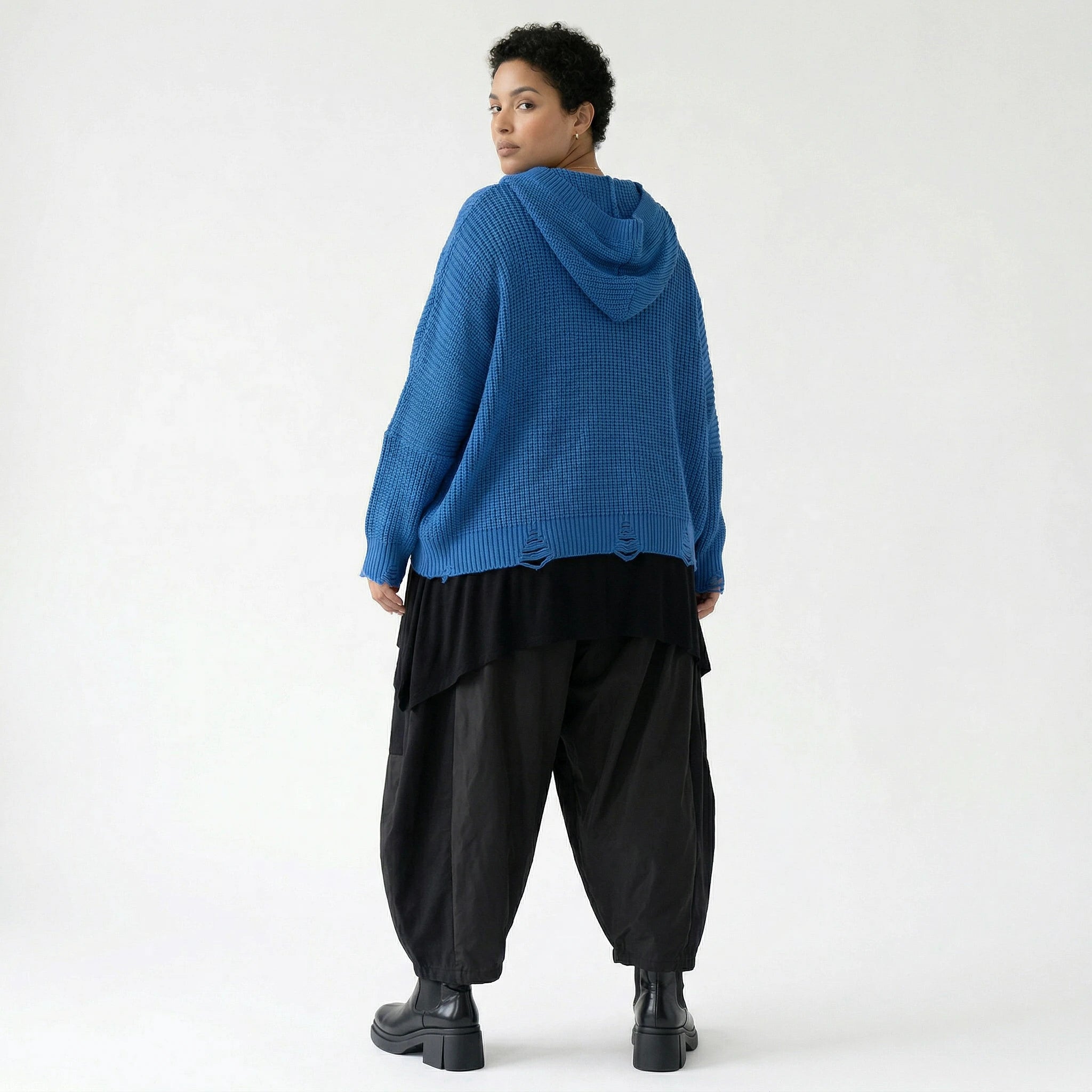 Kastiges Strick Kapuzenshirt Oversize aus Baumwolle Acryl von AKH Premium bei Modeare Lagenlook Damenpullover in Blau