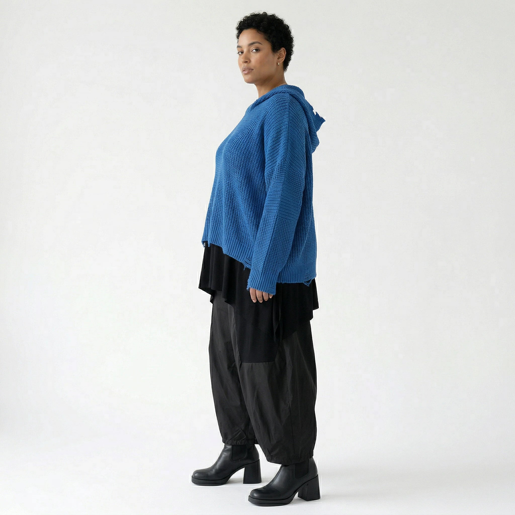Kastiges Strick Kapuzenshirt Oversize aus Baumwolle Acryl von AKH Premium bei Modeare Lagenlook Damenpullover in Blau