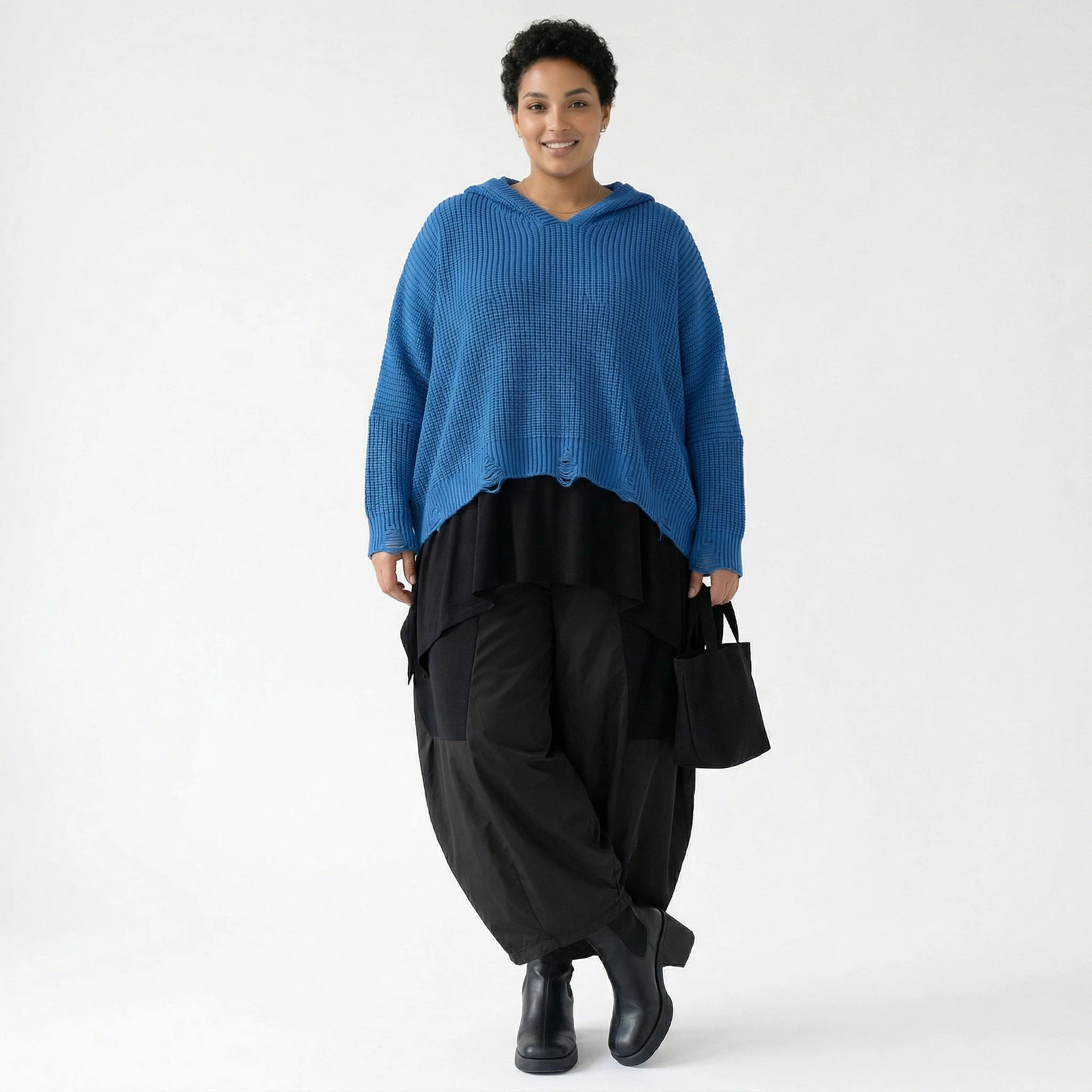 Kastiges Strick Kapuzenshirt Oversize aus Baumwolle Acryl von AKH Premium bei Modeare Lagenlook Damenpullover in Blau