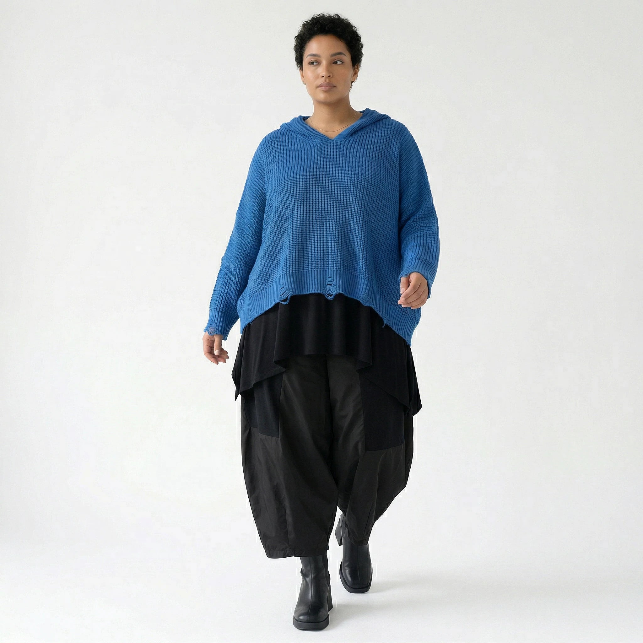 Kastiges Strick Kapuzenshirt Oversize aus Baumwolle Acryl von AKH Premium bei Modeare Lagenlook Damenpullover in Blau