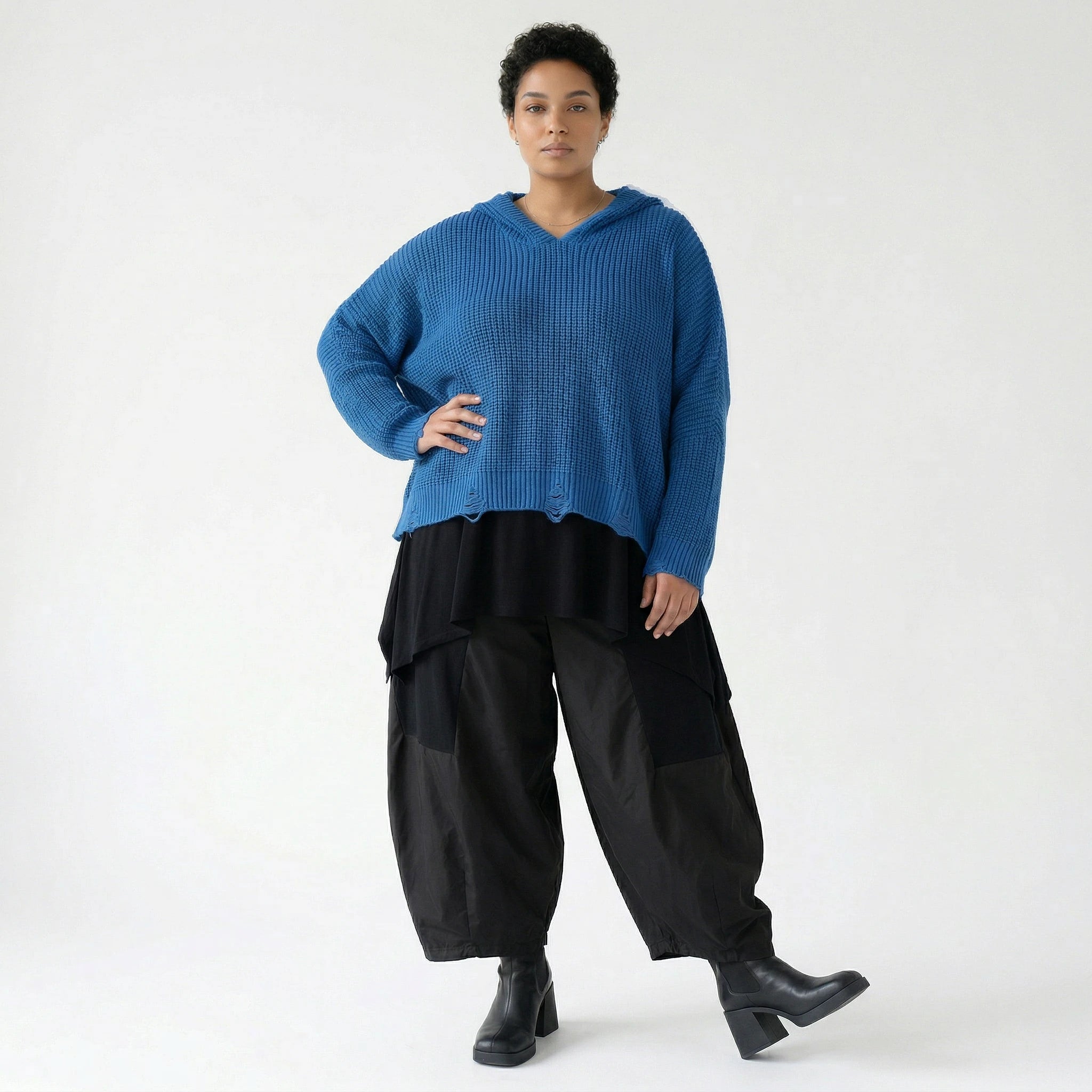 Kastiges Strick Kapuzenshirt Oversize aus Baumwolle Acryl von AKH Premium bei Modeare Lagenlook Damenpullover in Blau