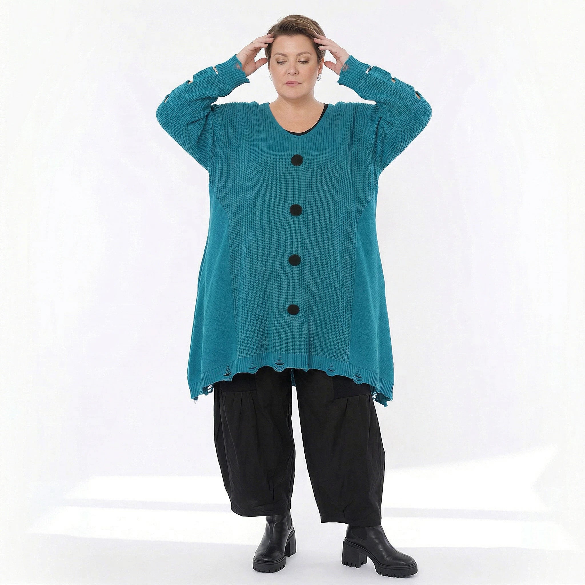 Oversize Strick Shirt A-Form mit Cut-Out Löchern Destroyed Look AKH Premium bei Modeare Damenmode große Größen