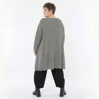 Oversize Strick Shirt A-Form mit Cut-Out Löchern Destroyed Look AKH Premium bei Modeare Damenmode große Größen