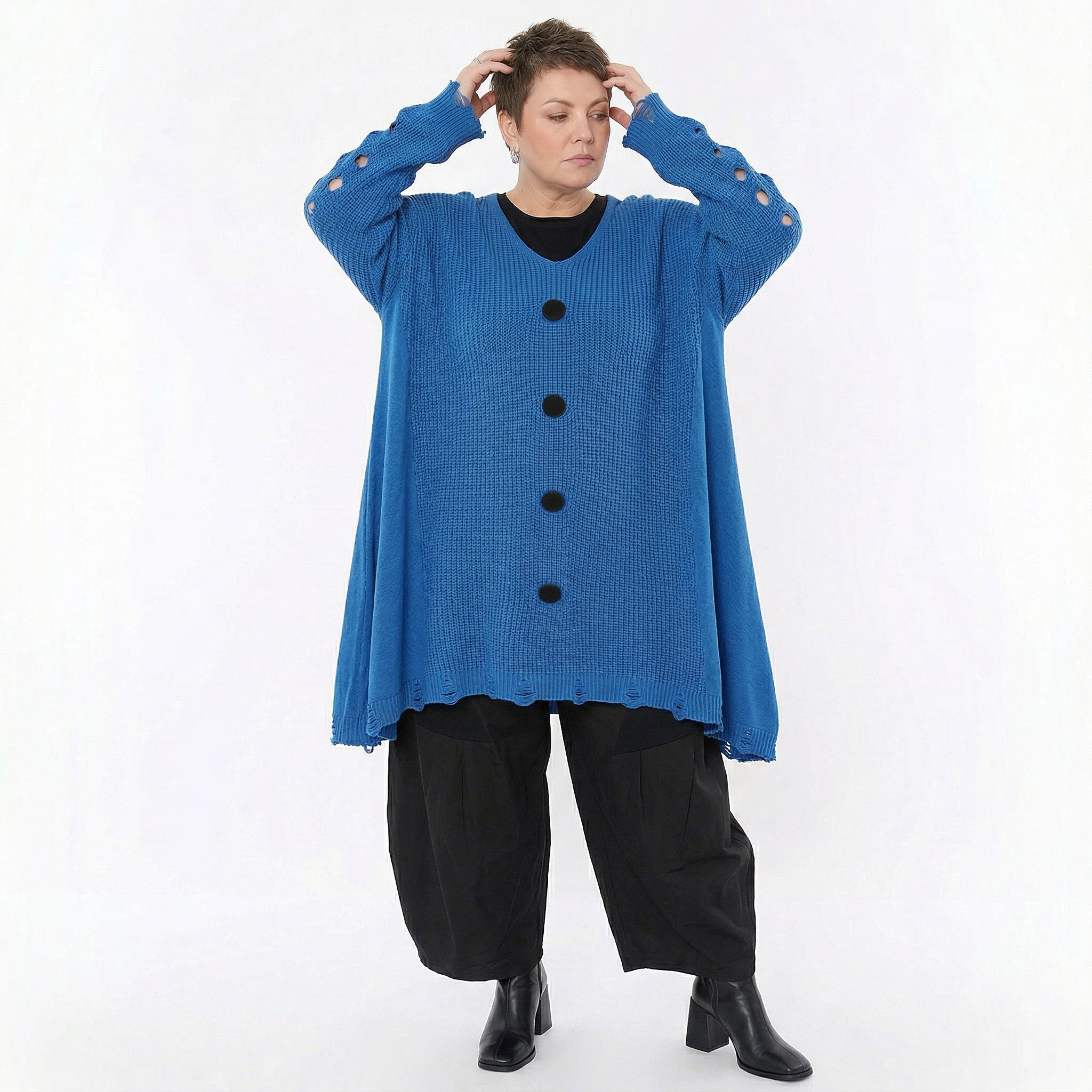 Oversize Strick Shirt A-Form mit Cut-Out Löchern Destroyed Look AKH Premium bei Modeare Damenmode große Größen