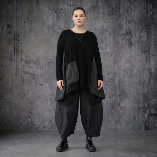 Oversize Shirt in A-Form aus Strick mit Memory-Details von AKH Premium bei Modeare - Lagenlook Damen Shirt Schwarz