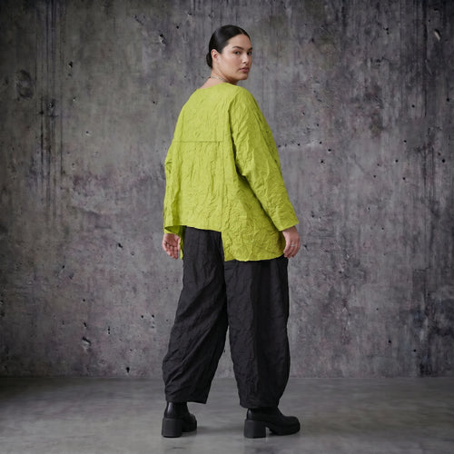 Oversize Big Shirt in Limettengrün aus Crash Popeline für Sommer Lagenlook - AKH Premium bei Modeare kuratiert für Avantgarde Looks Plusmode