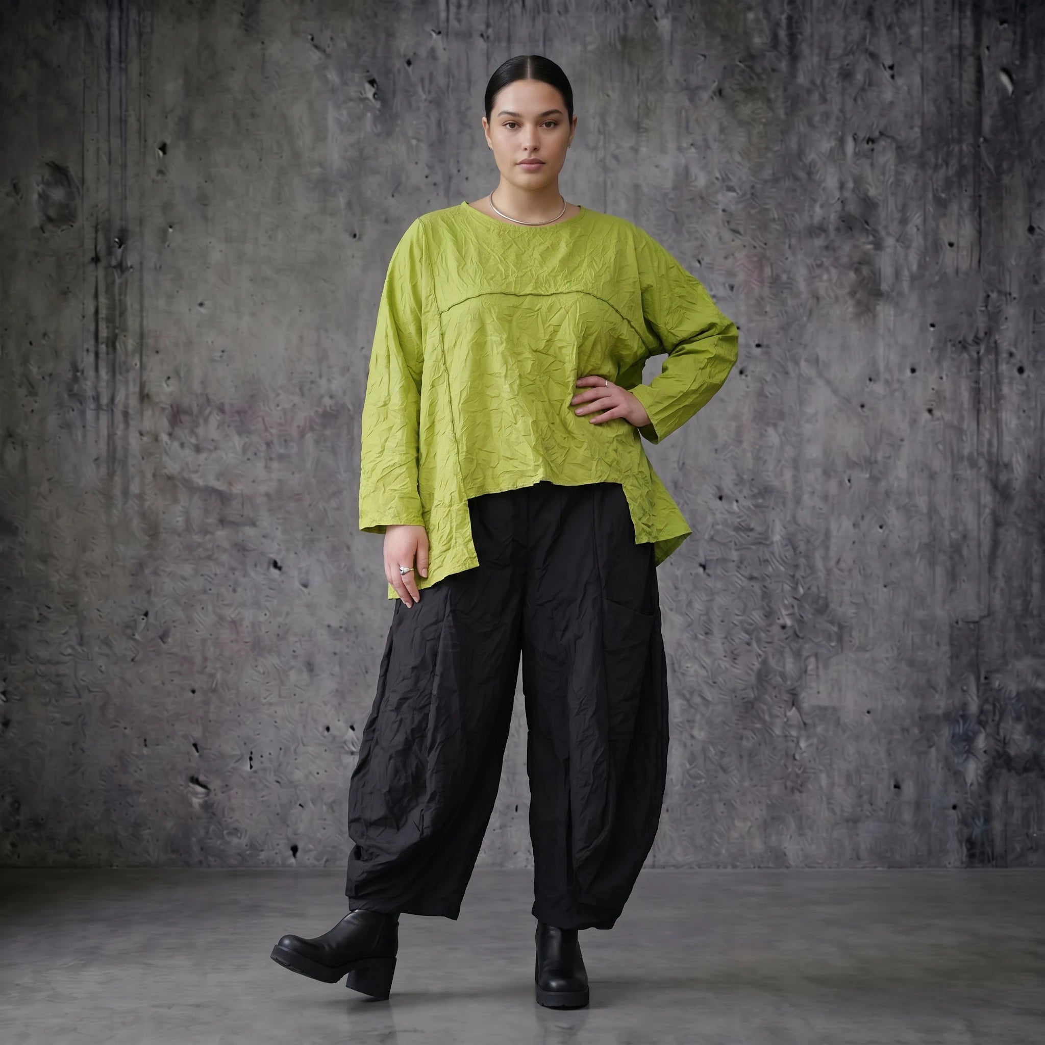 Oversize Big Shirt in Limettengrün aus Crash Popeline für Sommer Lagenlook - AKH Premium bei Modeare kuratiert für Avantgarde Looks Plusmode