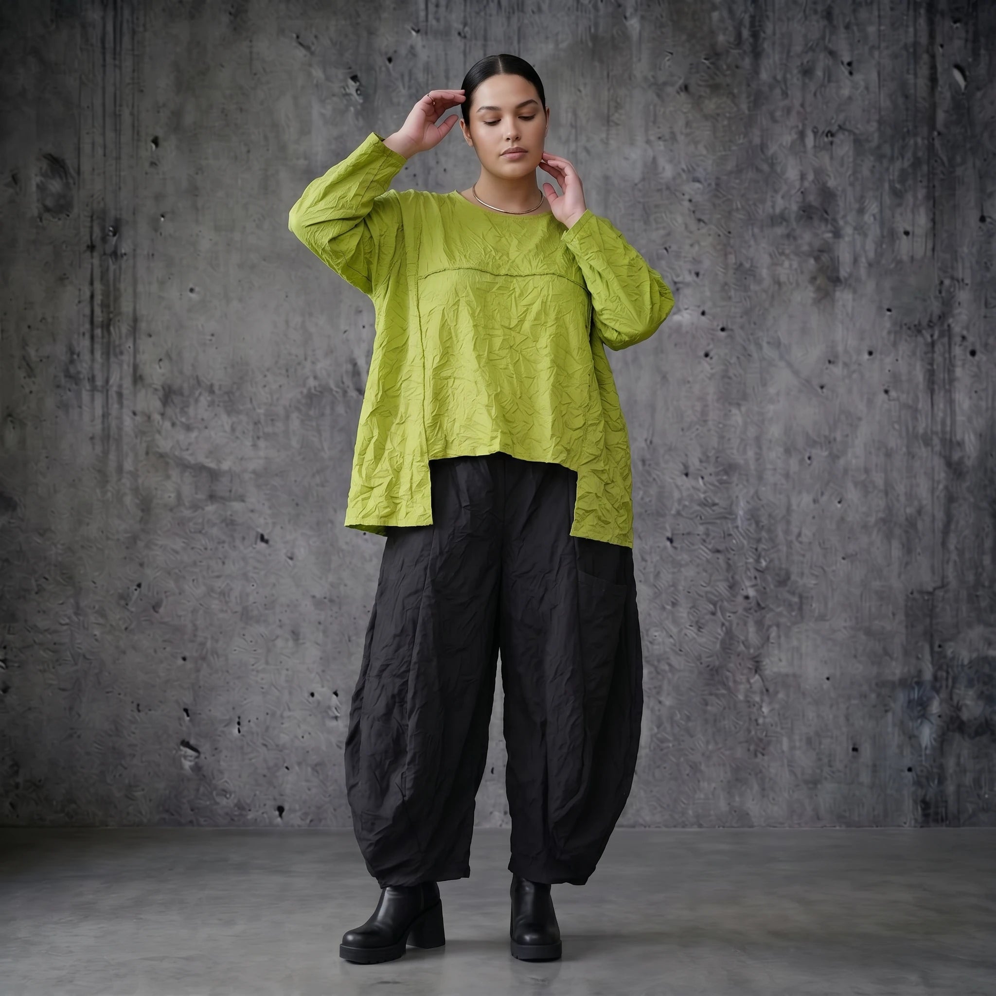 Oversize Big Shirt in Limettengrün aus Crash Popeline für Sommer Lagenlook - AKH Premium bei Modeare kuratiert für Avantgarde Looks Plusmode