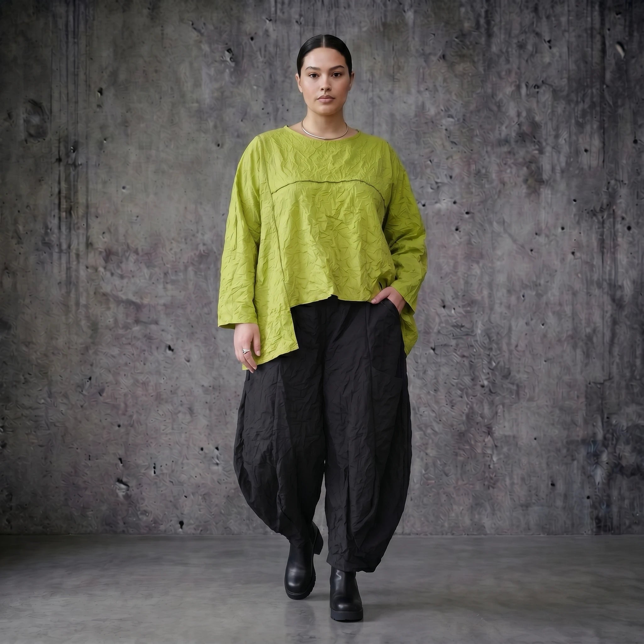 Oversize Big Shirt in Limettengrün aus Crash Popeline für Sommer Lagenlook - AKH Premium bei Modeare kuratiert für Avantgarde Looks Plusmode