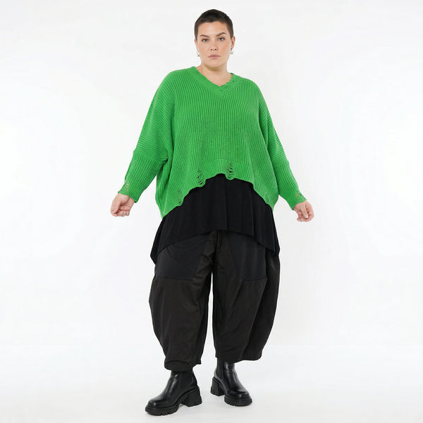 Grüner Strick Überwurf mit Destroyed Optik und V-Ausschnitt für Lagenlook Oversize Damenmode - AKH Premium bei Modeare online Shop kaufen
