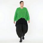 Grüner Strick Überwurf mit Destroyed Optik und V-Ausschnitt für Lagenlook Oversize Damenmode - AKH Premium bei Modeare online Shop kaufen