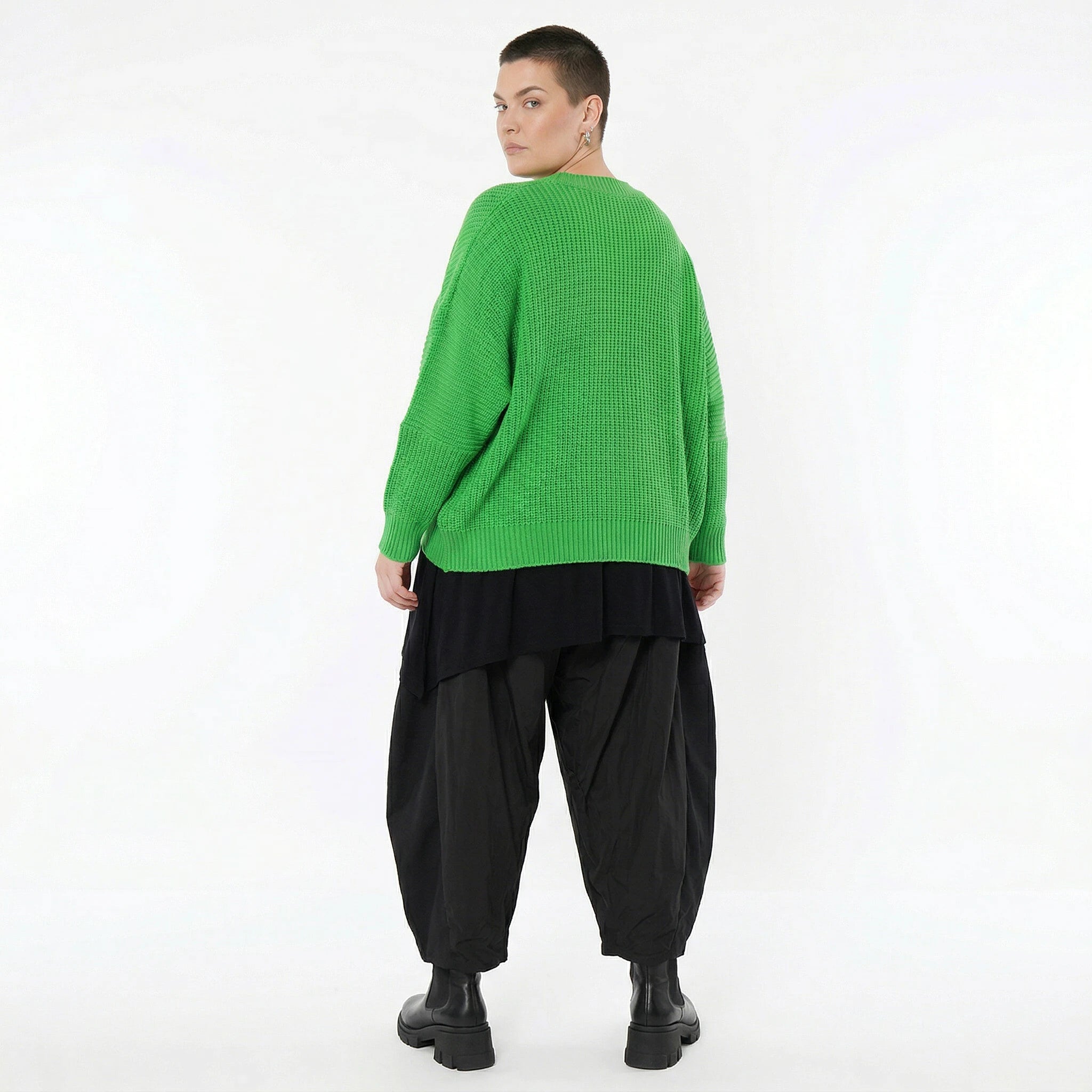 Grüner Strick Überwurf mit Destroyed Optik und V-Ausschnitt für Lagenlook Oversize Damenmode - AKH Premium bei Modeare online Shop kaufen