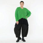 Grüner Strick Überwurf mit Destroyed Optik und V-Ausschnitt für Lagenlook Oversize Damenmode - AKH Premium bei Modeare online Shop kaufen