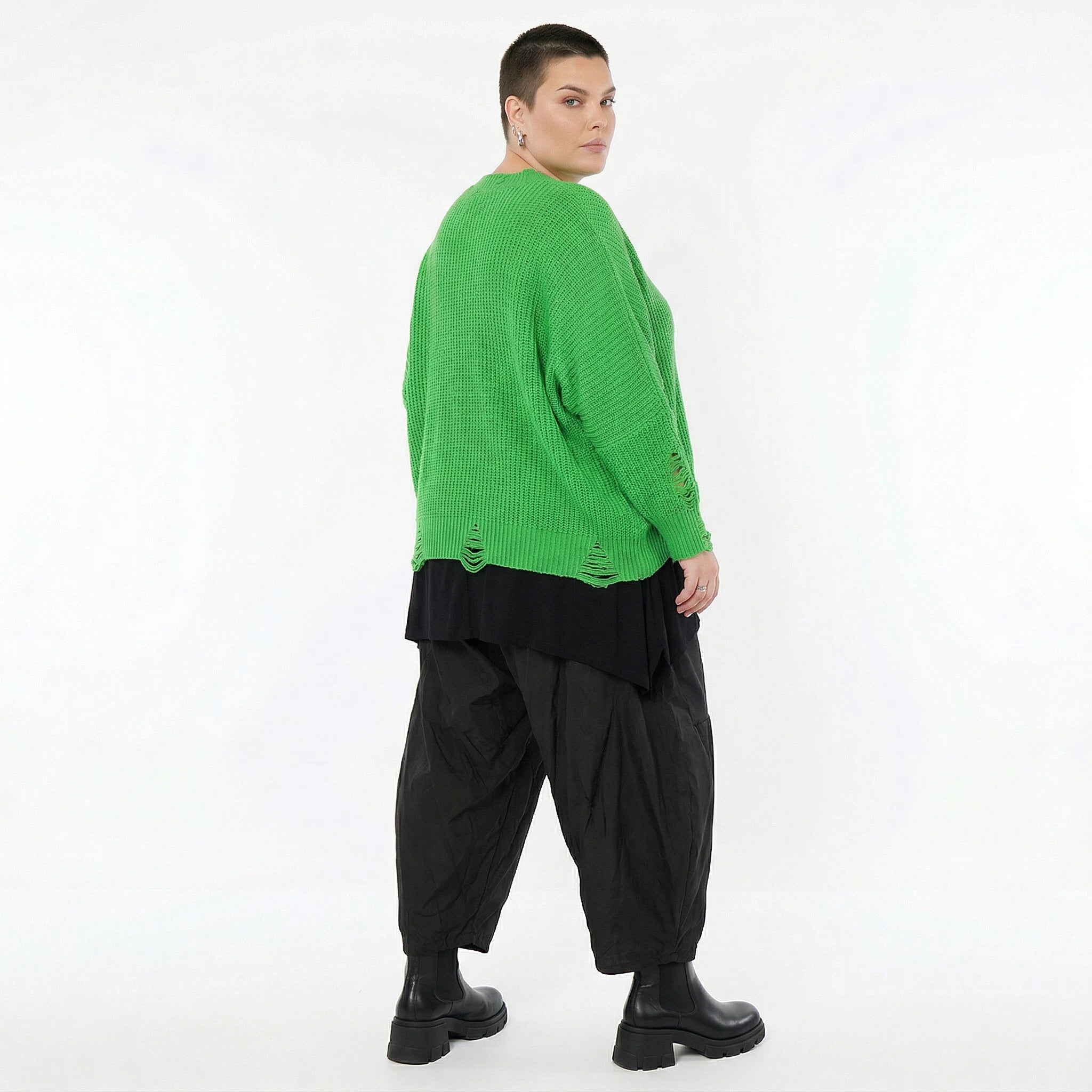 Grüner Strick Überwurf mit Destroyed Optik und V-Ausschnitt für Lagenlook Oversize Damenmode - AKH Premium bei Modeare online Shop kaufen