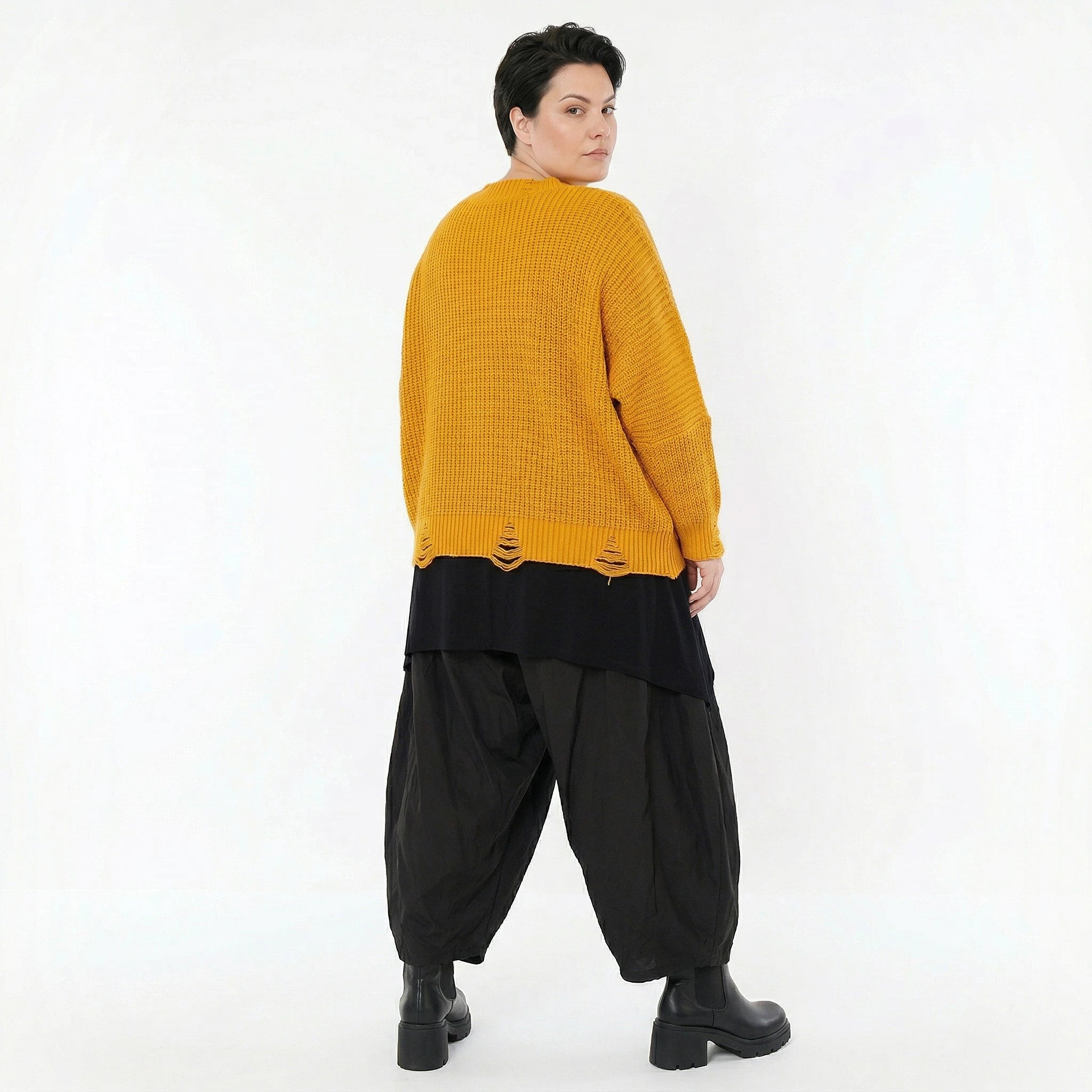 Oversize Strick Überwurf mit V-Ausschnitt in Senfgelb aus Baumwolle Acryl AKH Premium bei Modeare Lagenlook Damenmode