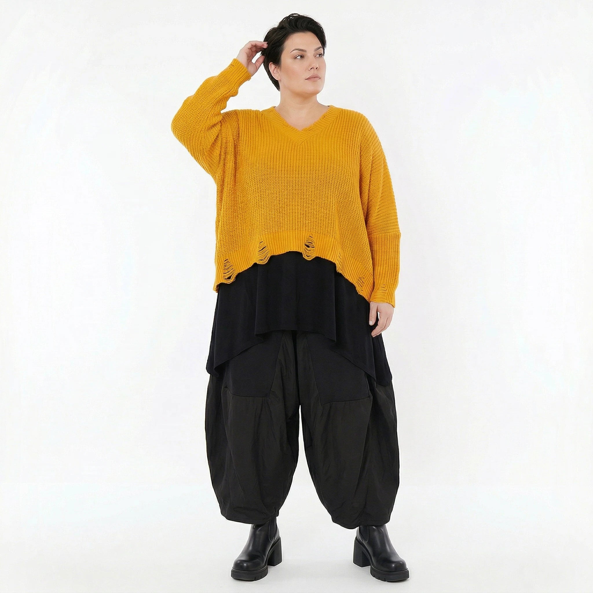 Oversize Strick Überwurf mit V-Ausschnitt in Senfgelb aus Baumwolle Acryl AKH Premium bei Modeare Lagenlook Damenmode