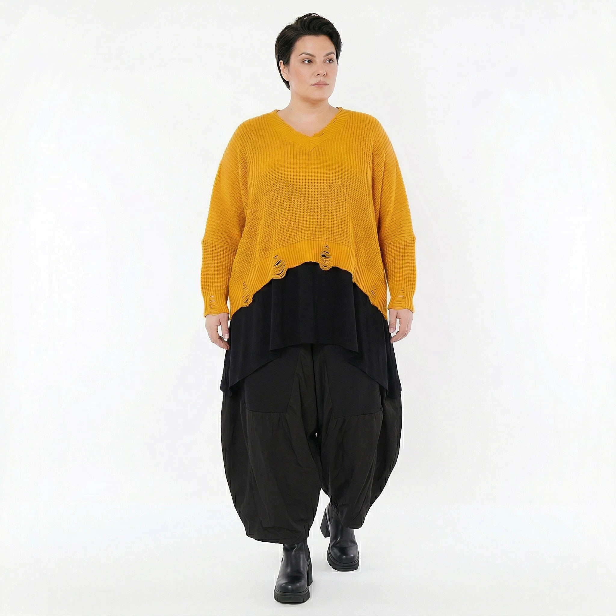 Oversize Strick Überwurf mit V-Ausschnitt in Senfgelb aus Baumwolle Acryl AKH Premium bei Modeare Lagenlook Damenmode