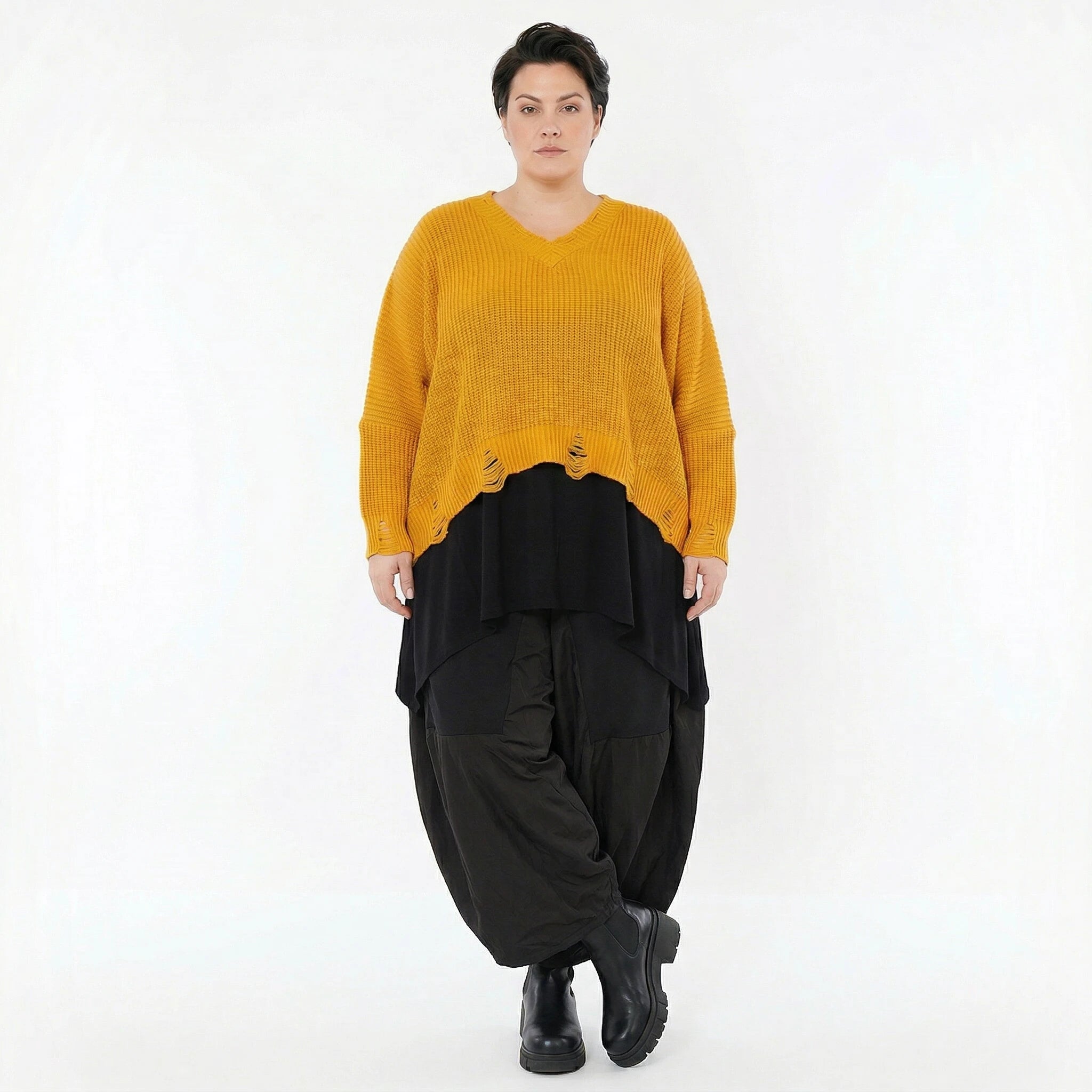 Oversize Strick Überwurf mit V-Ausschnitt in Senfgelb aus Baumwolle Acryl AKH Premium bei Modeare Lagenlook Damenmode